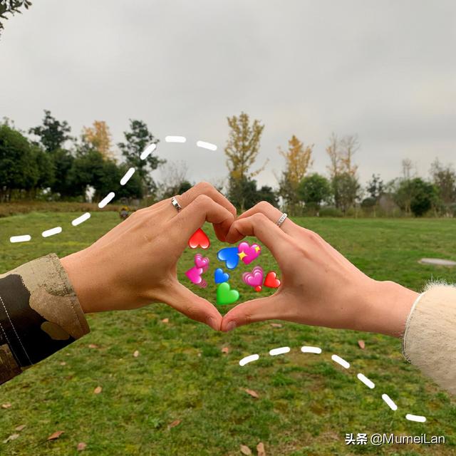 情侣拍照手势♡念七，微信头像，情侣拍照手势♡念七（真的好甜蜜好有创意啊）