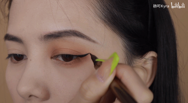 如何化彩妆，如何化彩妆教程视频教程（新手一看就会的4个万能妆容公式）