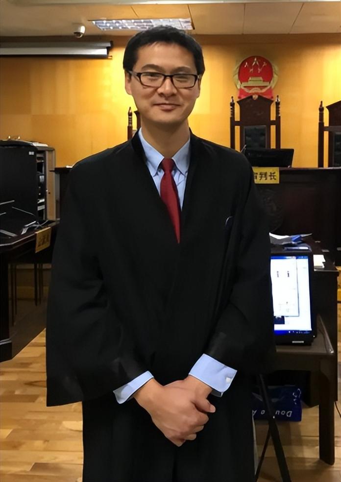 律师罗翔(曾经让人敬佩的律师) - 燕来学堂