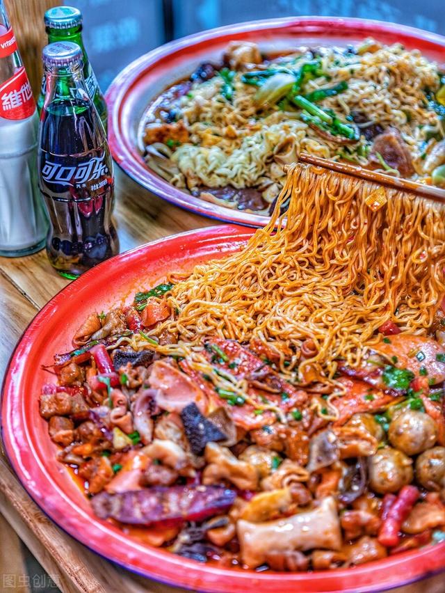 世界十大垃圾食品，全球公认10大垃圾食品（十种受人欢迎的垃圾食品）