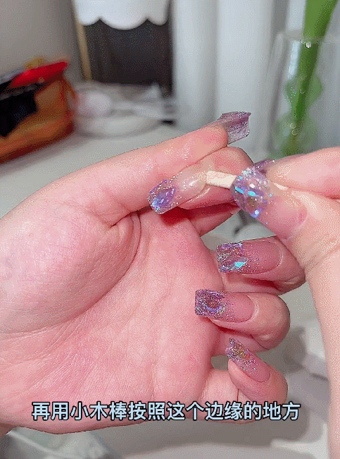 做美甲的步骤视频教程，做美甲的步骤先涂什么（方便又平价的夏日美甲攻略快收好）