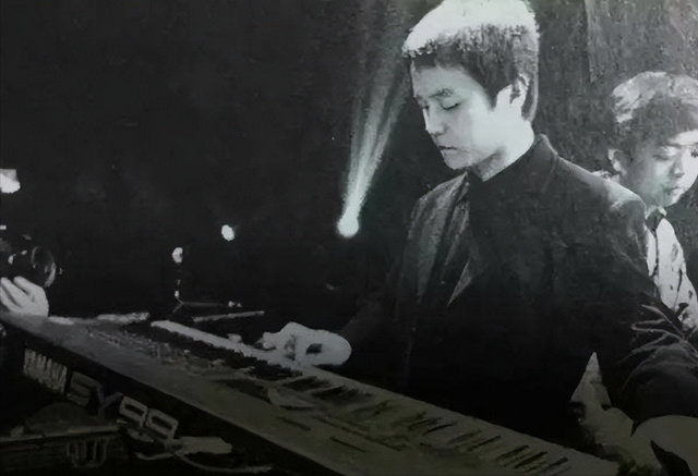 窦唯个人简历资料，从“摇滚歌王”到“流浪歌手”