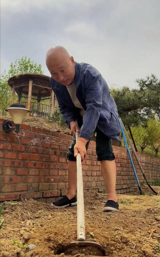 陈佩斯的近况如何，69岁陈佩斯在北京坐拥万亩良田