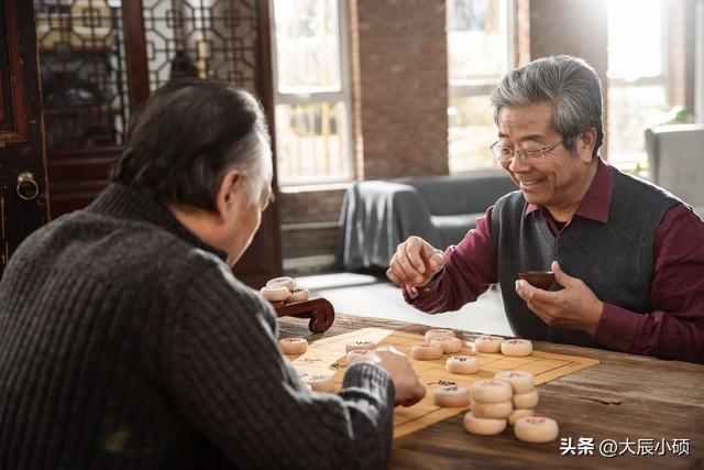 真正的朋友是怎样的，真正的朋友是什么样的（身边没有朋友还装有很多朋友这种人要怎样提升自己才有真正的朋友）