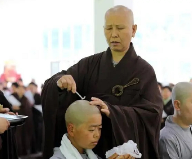 辽宁大悲寺苦行僧，辽宁大悲寺苦行僧说法（日睡4小时吃一餐）