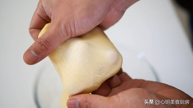 生面团如何做面包，发酵好的面团怎么做面包（全家人都爱吃吐司面包）