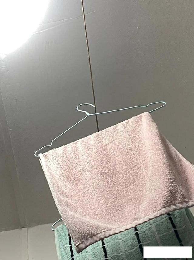 小耳朵是什么意思，微信界面有个小耳朵是什么意思（看着都不像一个人好吗）