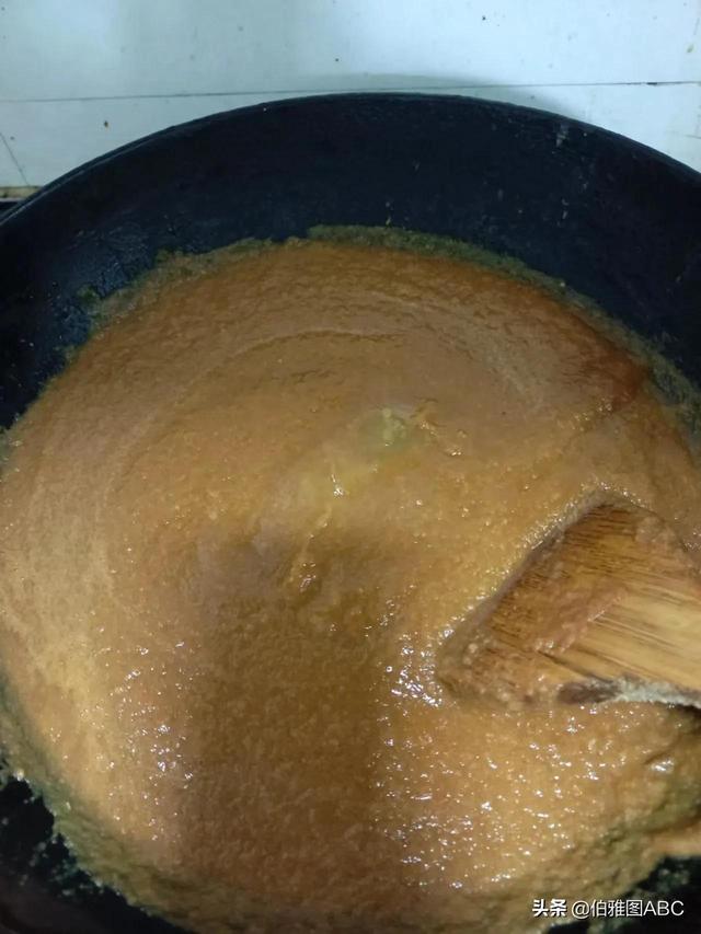 自制枇杷膏，自制枇杷膏是冲水还是直接吃（自制枇杷膏为什么不能随便吃）