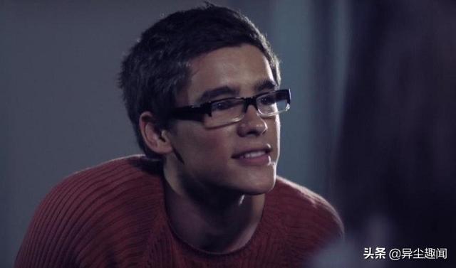 电影沉睡魔咒1王子是谁演的，沉睡魔咒2的王子是谁演的（沉睡魔咒的王子其实是澳洲的阳光小鲜肉）