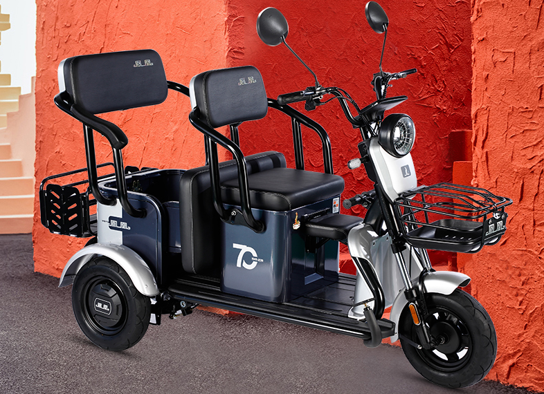 高度为105cm的电动小三轮车,从外观来看,和普通的休闲三轮车相差不大