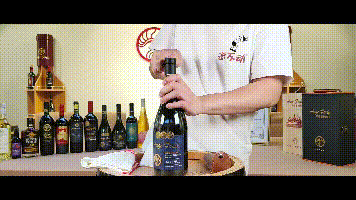 制作葡萄酒的方法步骤，怎样制作葡萄酒的方法（如何优雅的给葡萄酒开瓶图文详解）