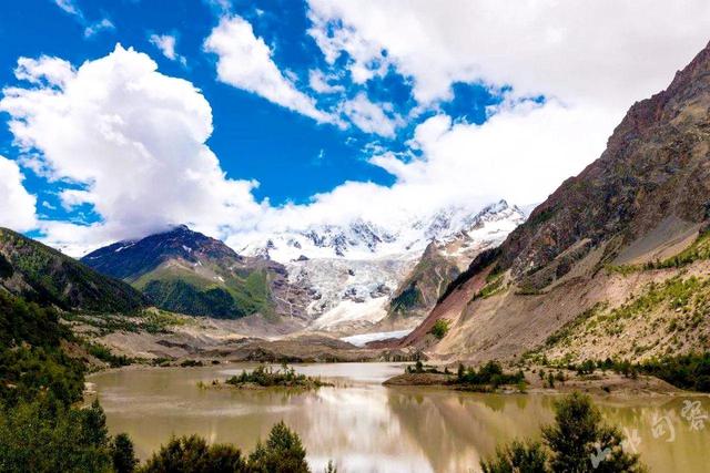 有什么成语描写赞美拉萨的天空，形容拉萨的天空的词语（天上西藏大美于行）