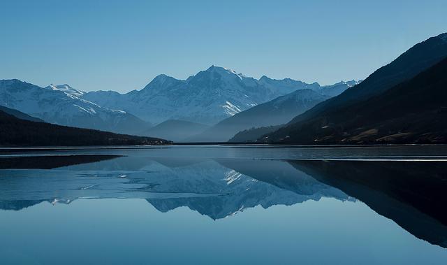 一旦陷入爱情，这些星座就会变的患得患失（越对你冷淡的人）