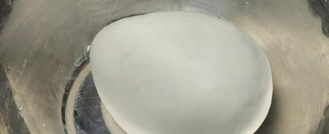凉皮的做法教程，凉皮的做法教程皮（凉皮这样做：筋、薄、光）