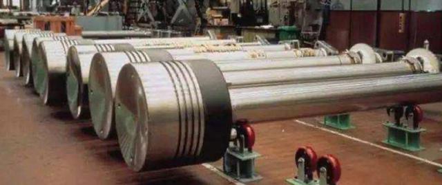 重柴油和轻柴油的区别是什么，重柴油和重油区别（世界最大发动机：有五层楼高）