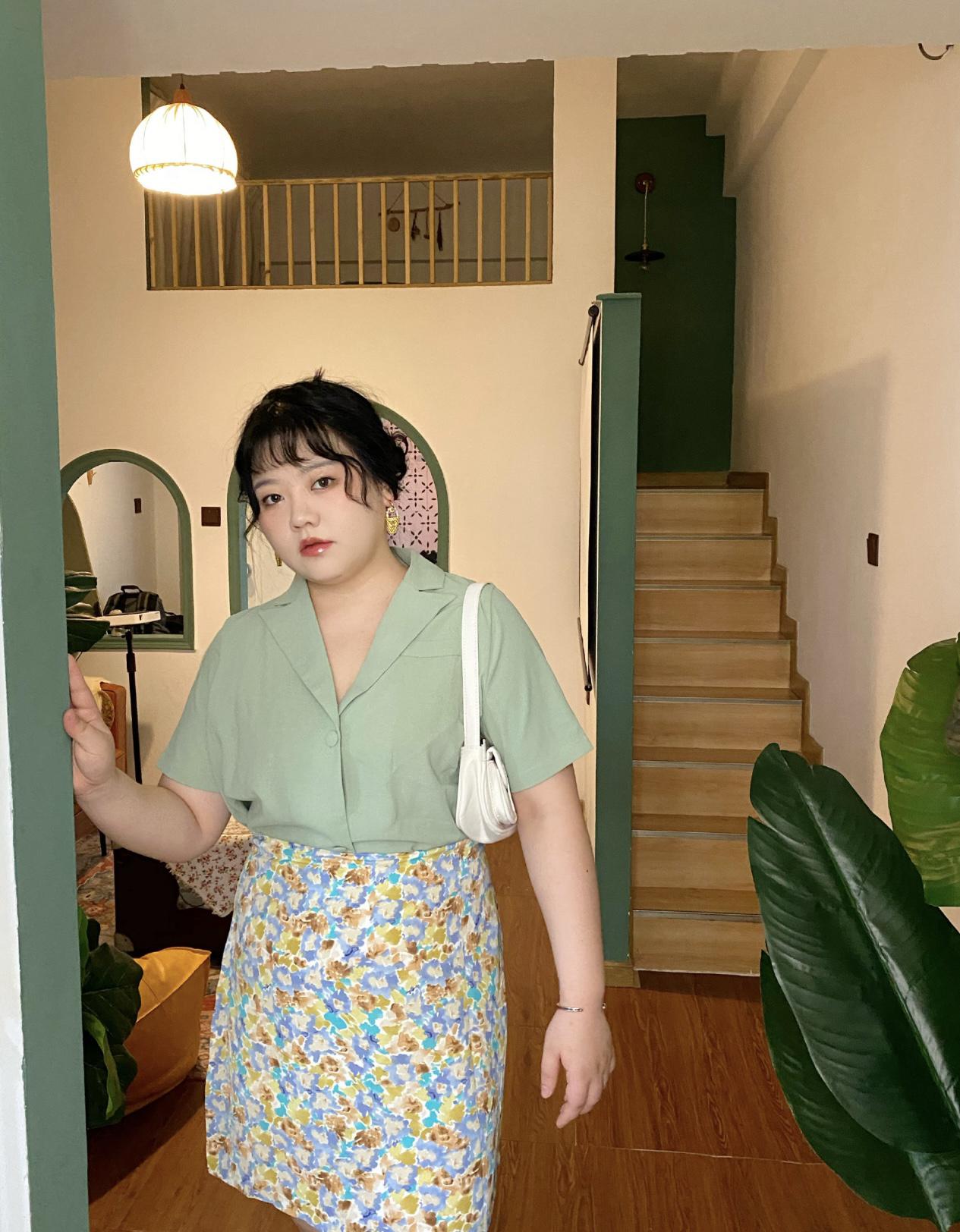 胖女孩穿衣服怎么搭配好看,适合胖女孩的穿搭风格