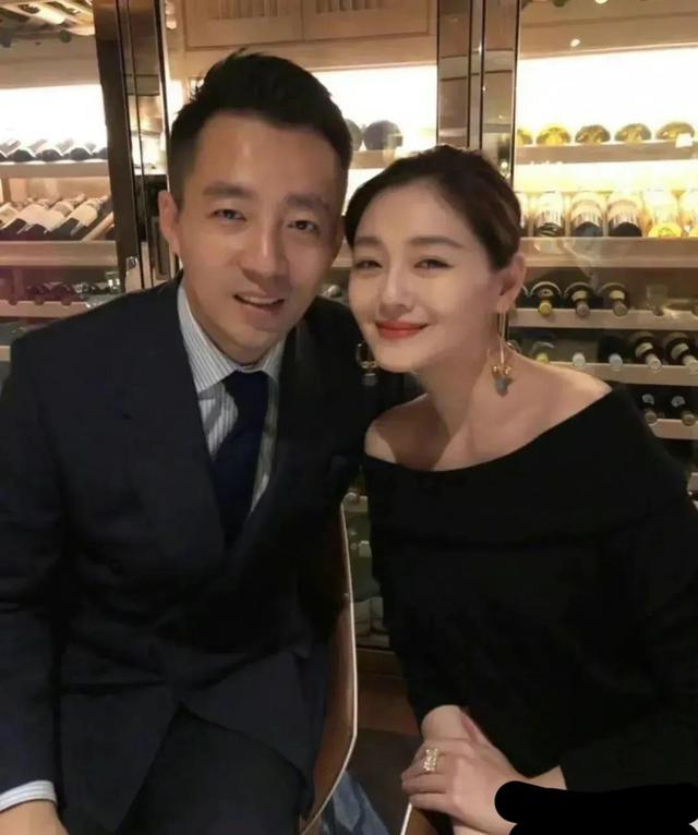 大s现身机场现状，大S妈妈说不会让汪小菲进大S台北的家门