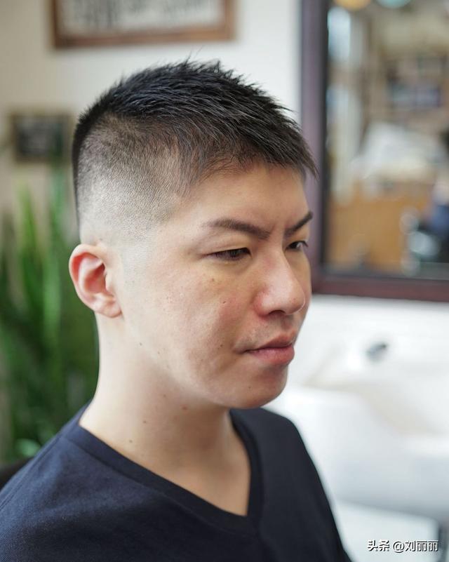 男生什么发型好看，男生弄什么发型好看（男士发型别乱剪）