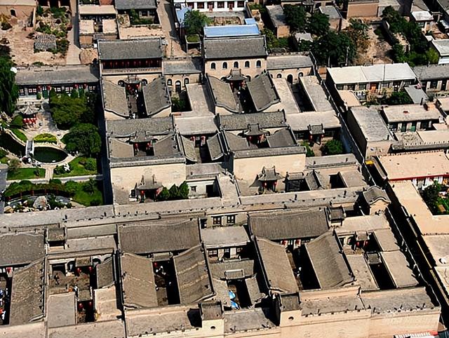 乔家大院在哪，乔家大院在哪里拍摄的（被摘牌后的乔家大院）