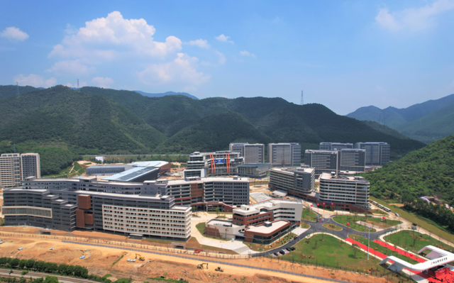 珠江职业技术学院，广州珠江职业技术学院2022年在专科院校中的排名（盘点19所建在大山里的大学）