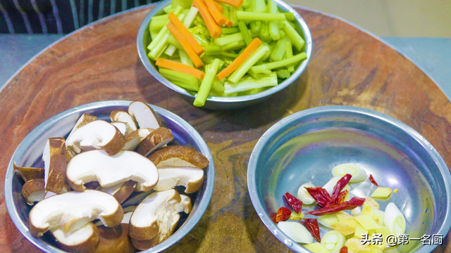 玉米不能和什么一起吃，哪些食物不能和玉米一起吃（建议多吃“4种补水菜”）