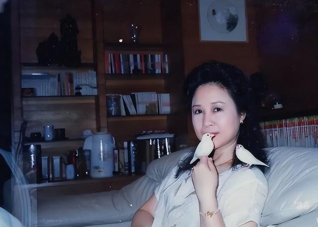 琼瑶的婚姻史，“爱情教母”琼瑶到了暮年