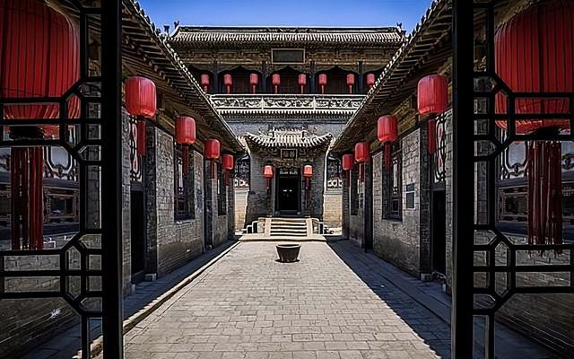 乔家大院在哪，乔家大院在哪里拍摄的（被摘牌后的乔家大院）