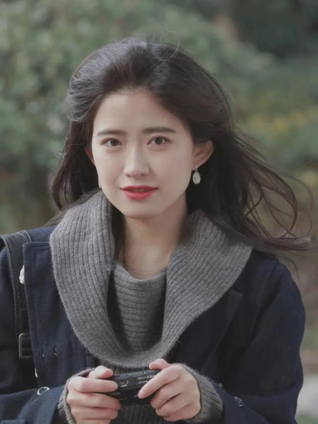 圆脸适合什么眼镜，圆脸适合什么眼镜框女（不同脸型适合什么样的配饰）
