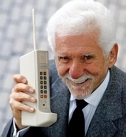 谁发明了电话，电话到底是谁发明的（浅浅回望手机发展简史）