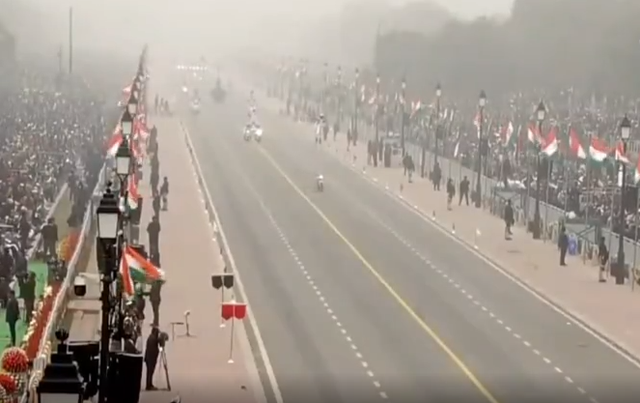 马戏团动物表演，马戏团表演有哪些节目（印度雾霾阅兵又成快乐源泉）