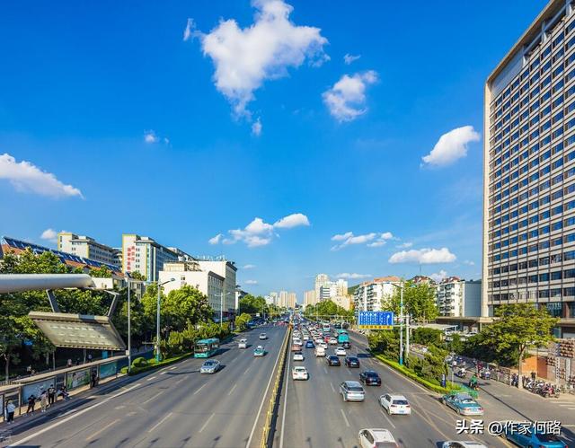 什么的道路填空，什么的道路填空词语二年级（四通八达的道路多么光明美好）