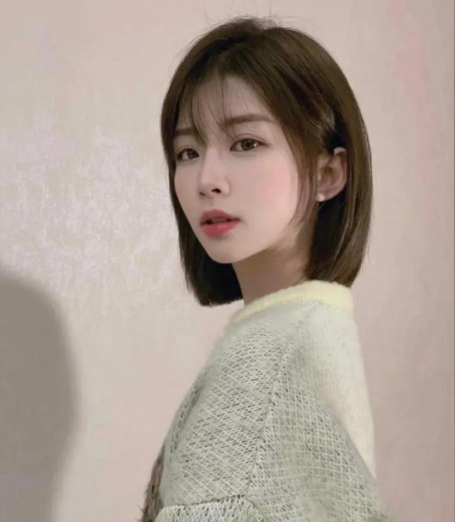 职场甜美减龄短发发型，一刀切 短发，减龄又时尚百搭