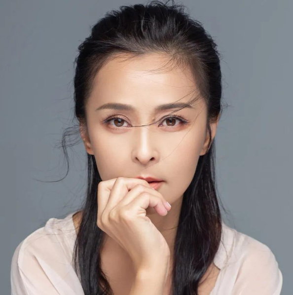 何音：为了儿子跟黄志忠离婚，为了儿子又嫁小丈夫