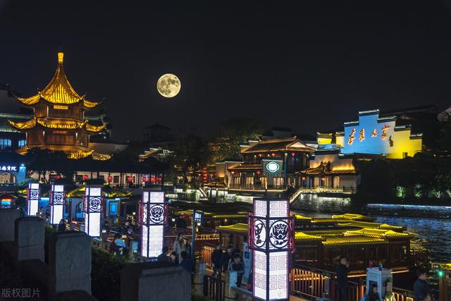 南京晚上哪里好玩的景点，上海旅游景点哪里好玩（共赴2022南京中秋佳节）