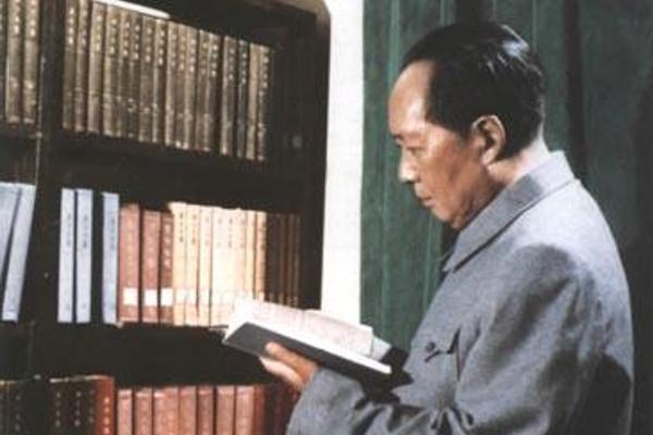 沁园春 雪翻译，沁园春雪翻译（鼓舞一代又一代的中国人奋进）