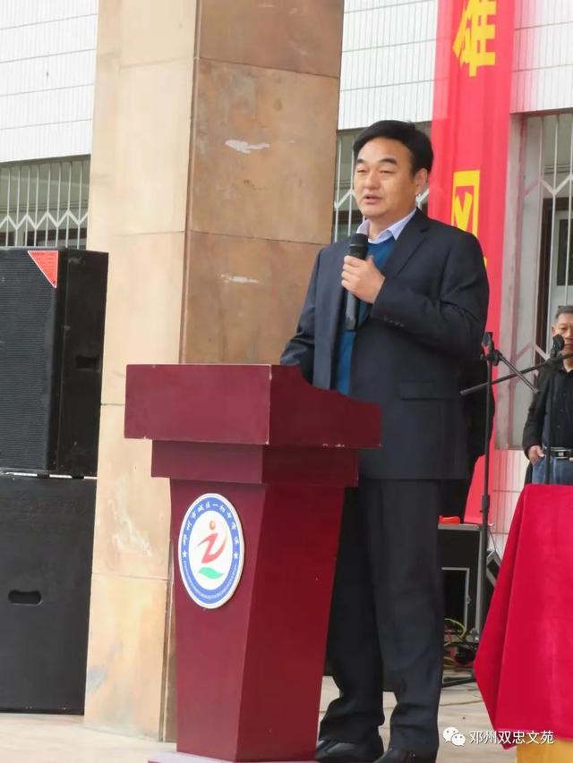 中考口号霸气押韵，2022初三中考励志口号霸气押韵句子（奋斗百日争朝夕）