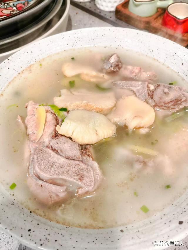 猴头菇排骨汤怎么样做，宅家煲一锅猴头菇猪骨汤