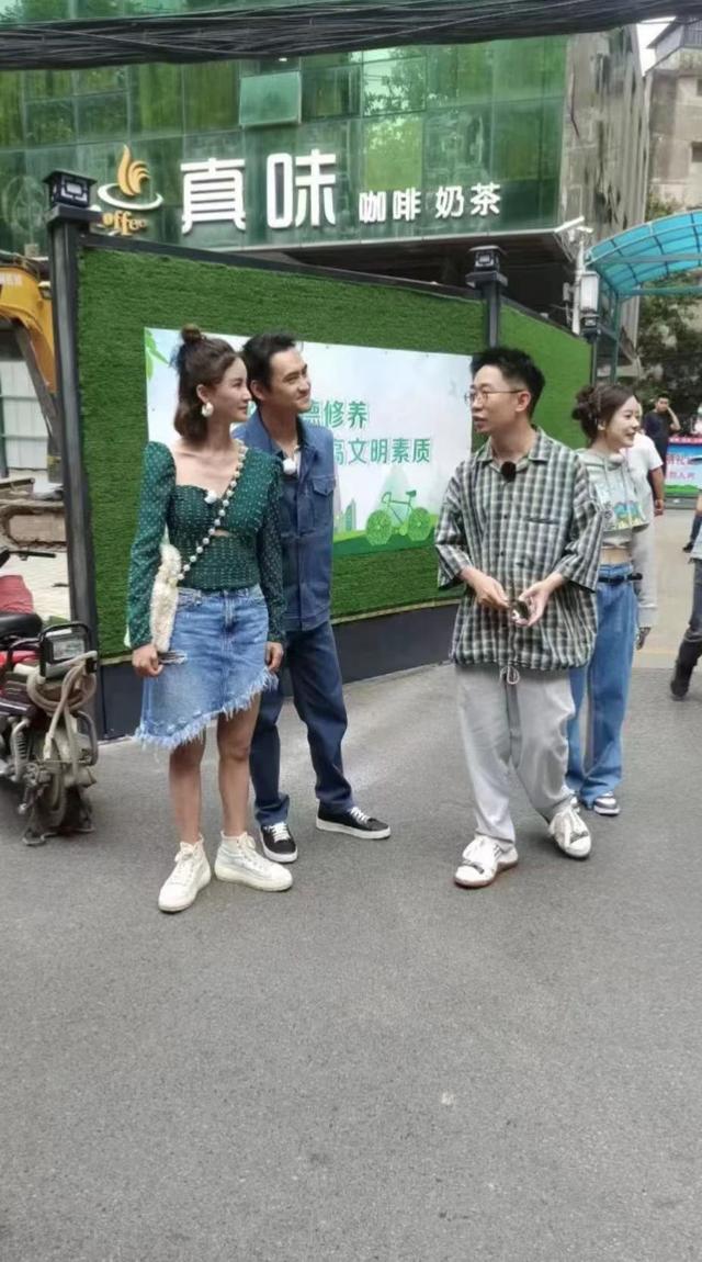 袁弘张歆艺婚礼，袁弘张歆艺人生若只如初见（张歆艺与袁弘坐路边吃饭）