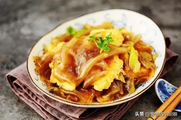 粉皮炒鸡蛋的做法，粉皮炒鸡蛋的做法大全（2块钱的粉皮拿来炒鸡蛋）