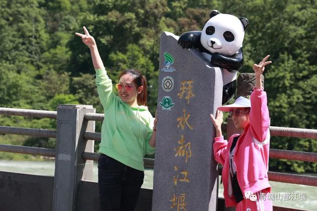 成都市青城山都江堰旅游景区，这个五一青城山-都江堰景区超火爆
