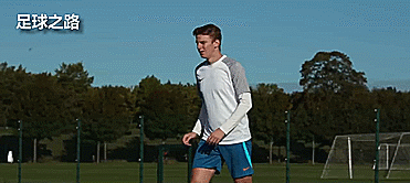 足球防守员的注意事项，足球前锋注意事项（用这四招助你在场上摆脱压力永不丢球）