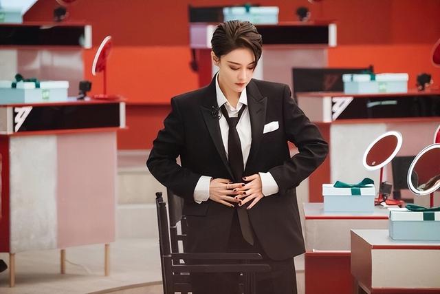 李晨张馨予生活照，张馨予写真 生活照（张馨予：游离吴卓羲和李晨后）