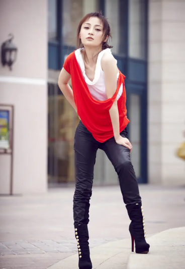 姚笛现状如何，身材高挑气质十足（姚笛：和文章当街拥吻）