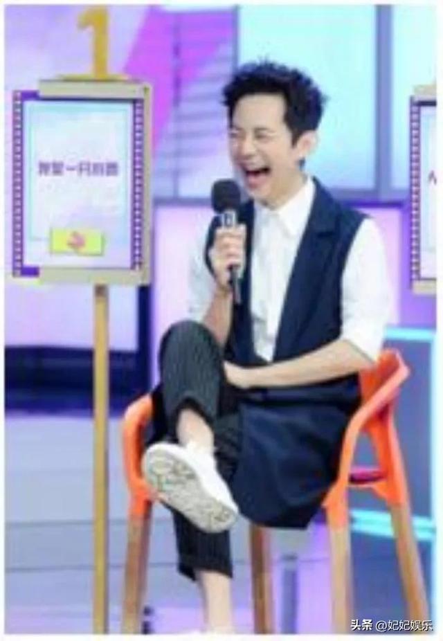 何炅老婆孩子照片，何炅47岁妻子终露面？陪伴20多年却被否认（<46岁的何炅至今未婚>）