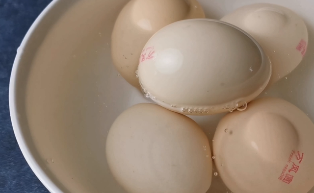 煎蛋怎么做好吃，培根煎鸡蛋（鸡蛋别再用水煮了）