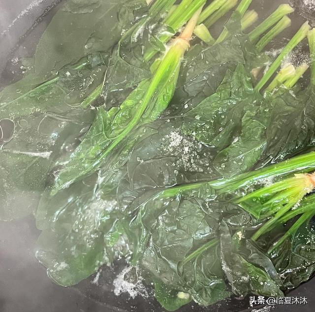 怎样做美味的菠菜猪肝汤，菠菜猪肝汤怎么做好喝（简单好喝的菠菜猪肝汤～）