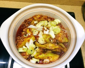 砂锅什么材质的好，金刚煲砂锅是什么材质（冬季煲汤砂锅选购指南）