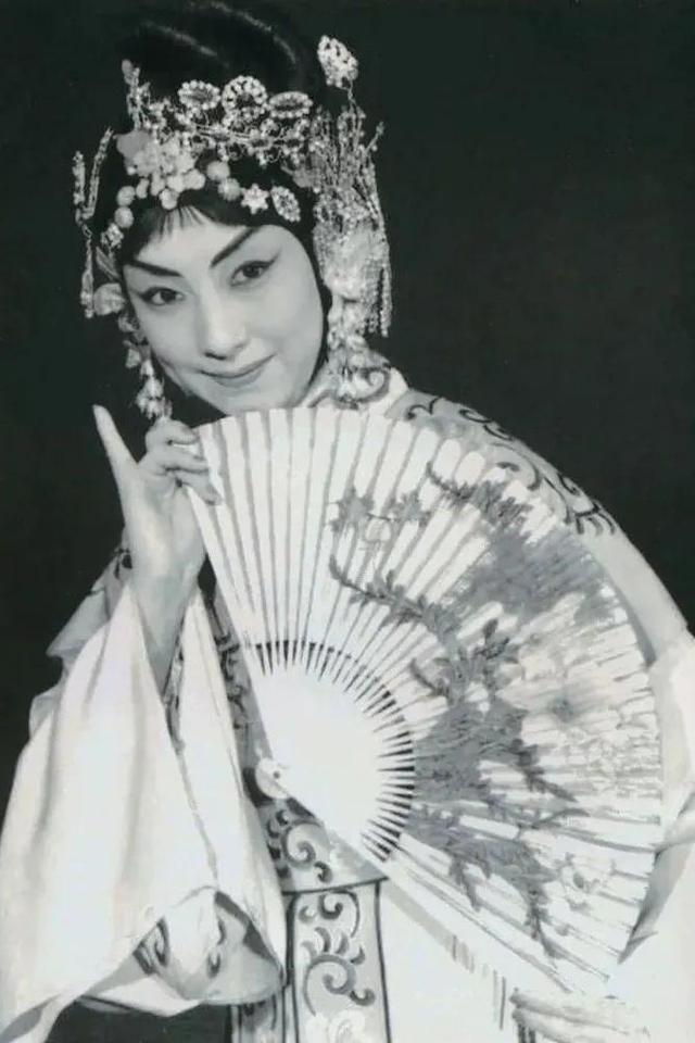 杜近芳现代京剧艺术欣赏，杜近芳“十大名剧”掠影