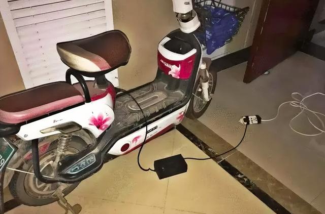 电动车磷酸铁锂电池充电方法，电动车不是用坏而是充坏的