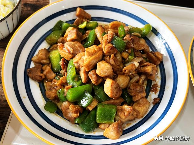 怎样画出简单可爱的食物，怎样画出简单可爱的食物呢（晒晒两个小学生的午餐）